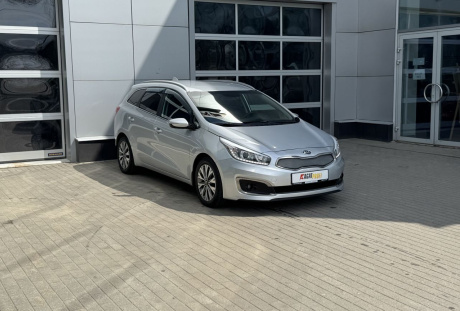 Kia Cee'd SW 2018 года с пробегом 176 982 км
