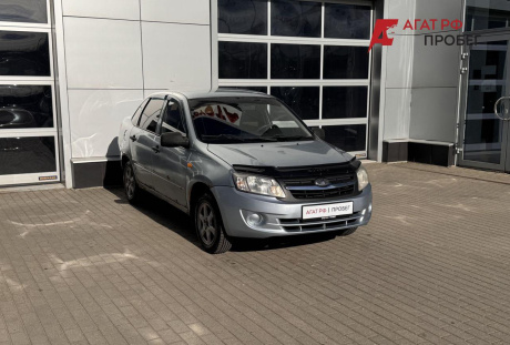 LADA Granta седан 2012 года с пробегом 135 702 км
