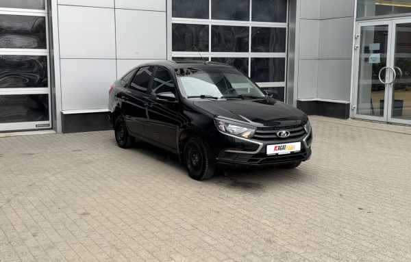 LADA Granta лифтбек 2023 года с пробегом 67 925 км, фото 1