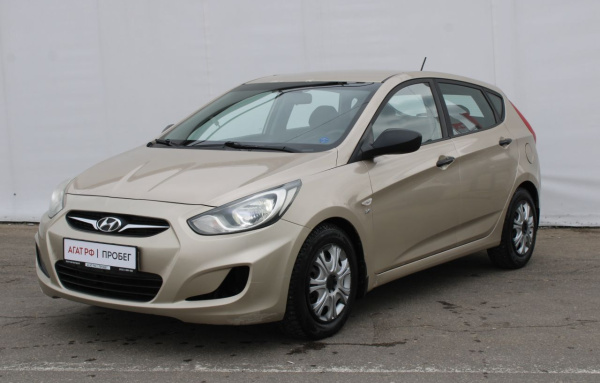 Hyundai Solaris хэтчбек 2012 года с пробегом 208 968 км, фото 1