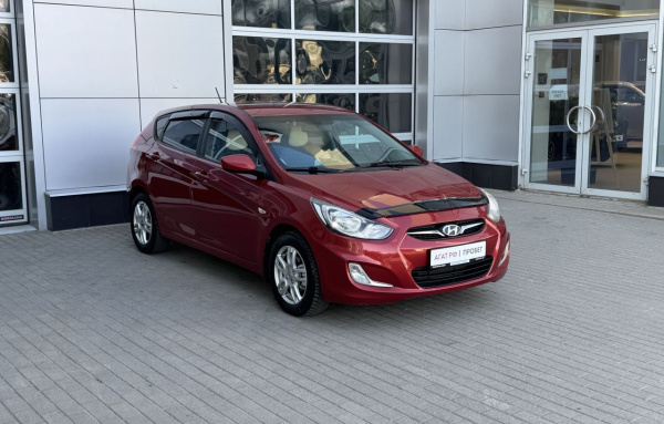 Hyundai Solaris хэтчбек 2012 года с пробегом 155 701 км, фото 1